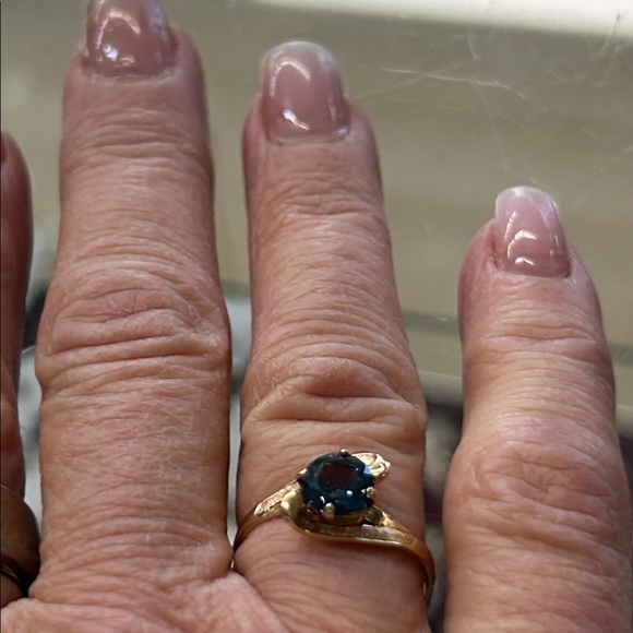 447385 10k blue topaz ring
